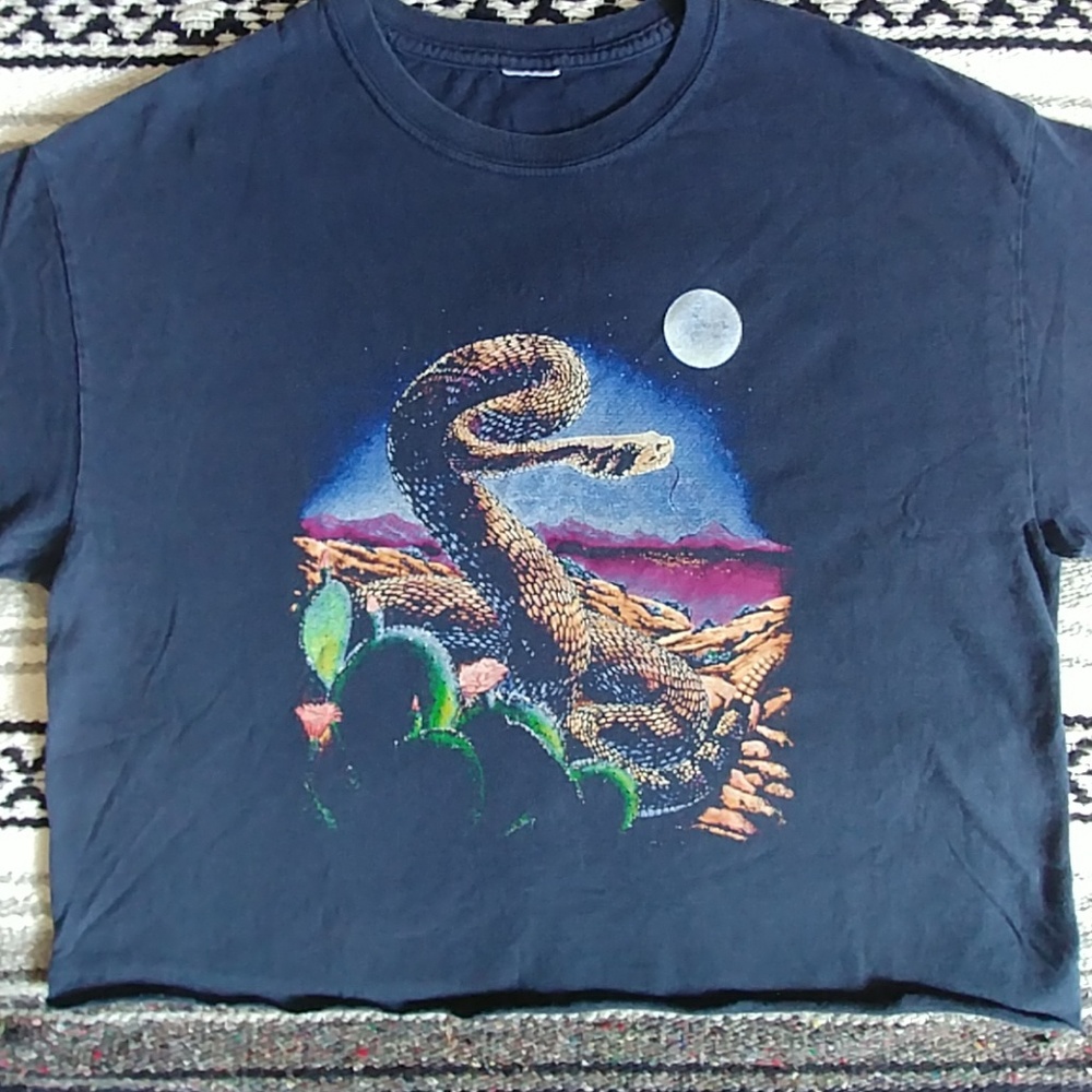 Cropped vintage snake t